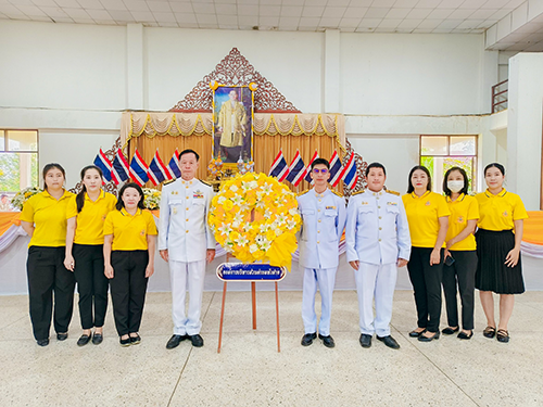 เข้าร่วมพิธีเนื่องในวันนวมินทรมหาราช วันคล้ายวันสวรรคต พระบาทสมเด็จพระบรมชนกาธิเบศร มหาภูมิพลอดุลยเดชมหาราช บรมนาถบพิตร และร่วมวางพวงมาลา ทำบุญ ตักบาตรข้าวสารอาหารแห้ง